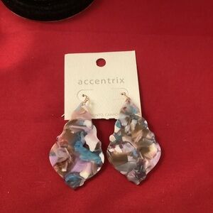 Accentrix resin dangle earrings
